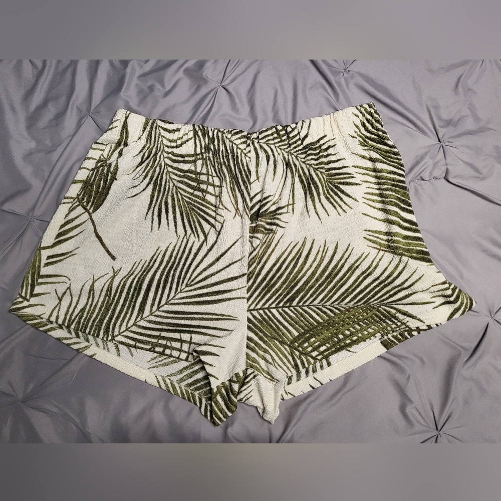 H&M White and Green Leaf Print Shorts